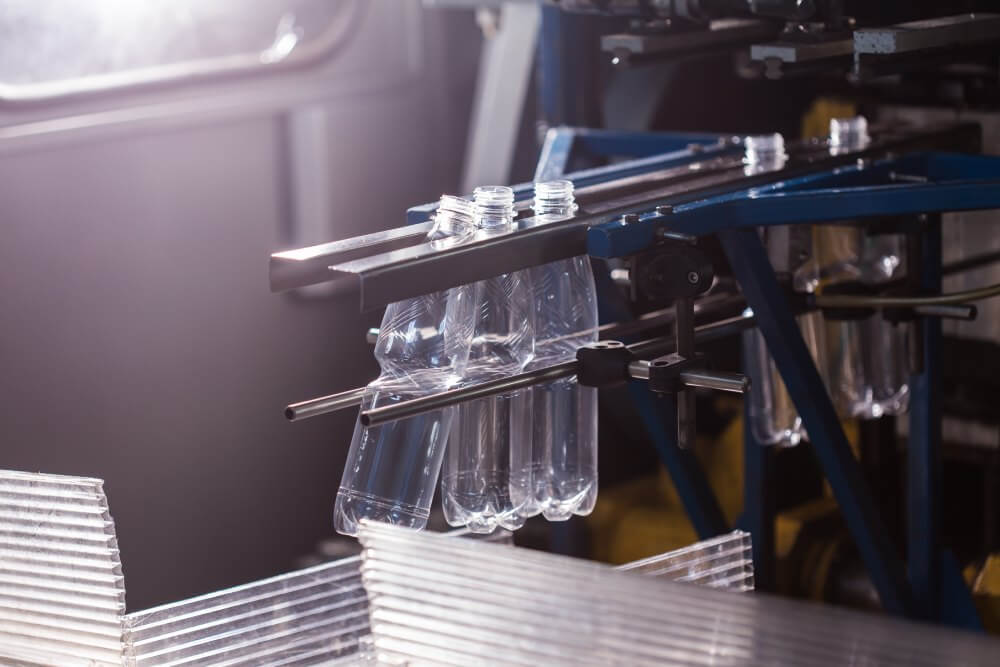 Mastering OEE in Plastics Manufacturing: A Guide to Faster Changeovers and Lower Scrap