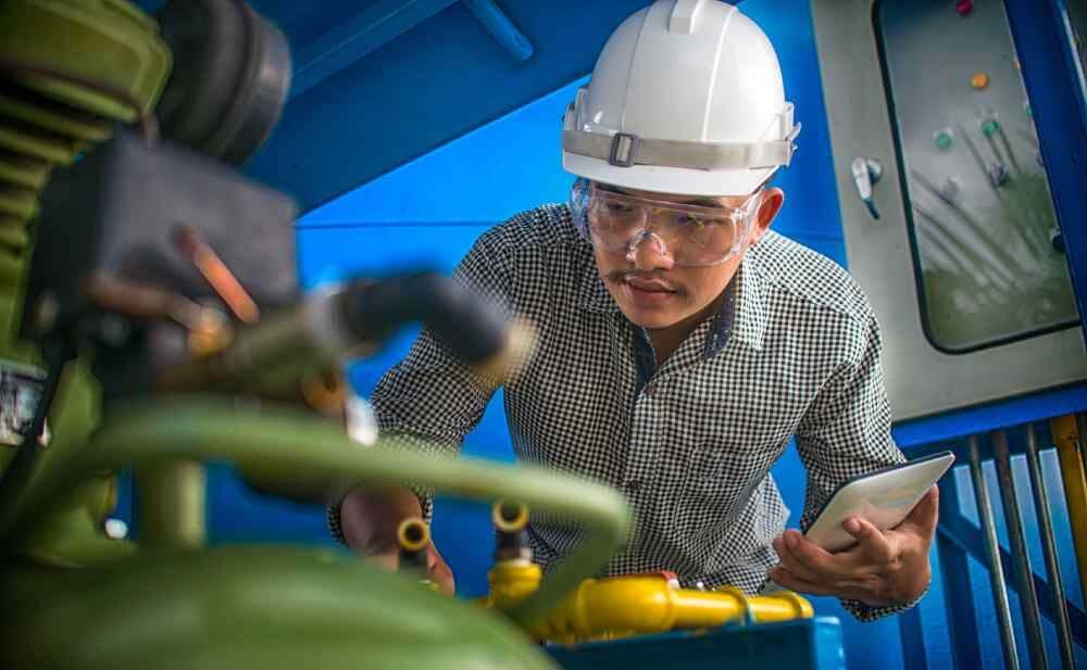 Best CMMS Software for Aerosol Packaging Manufacturing: The 2026 Guide