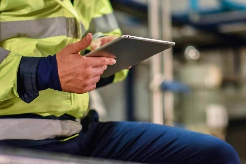 Best CMMS Software for Steel Pipe and Tube Manufacturing: The 2026 Guide