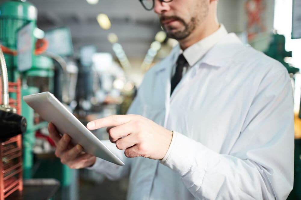 Top 5 Integrated OEE and CMMS Platforms for Pharmaceutical Manufacturing: Protecting Yield Integrity and GAMP 5 Compliance