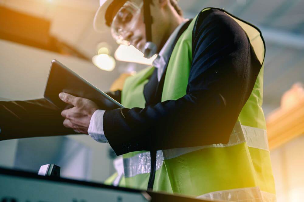 5 Best Integrated OEE and Maintenance Platforms for Large-Scale Paper and Pulp Manufacturing Groups