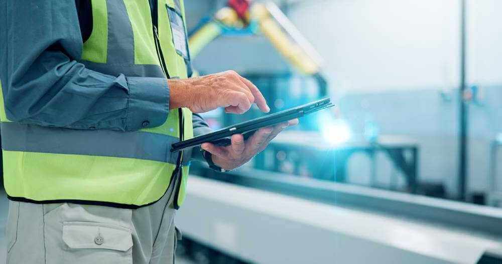 How to Choose the Best OEE Software: Reporting Tools vs. Systems of Action