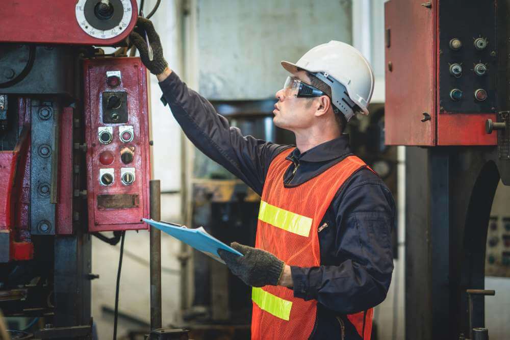 CMMS Software for Legacy Manufacturing Equipment (2026 Guide)