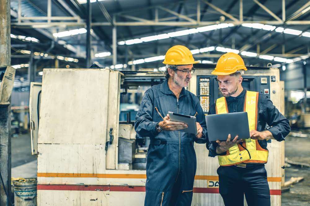 CMMS Software to Track Equipment Downtime Cost in Manufacturing (2026)