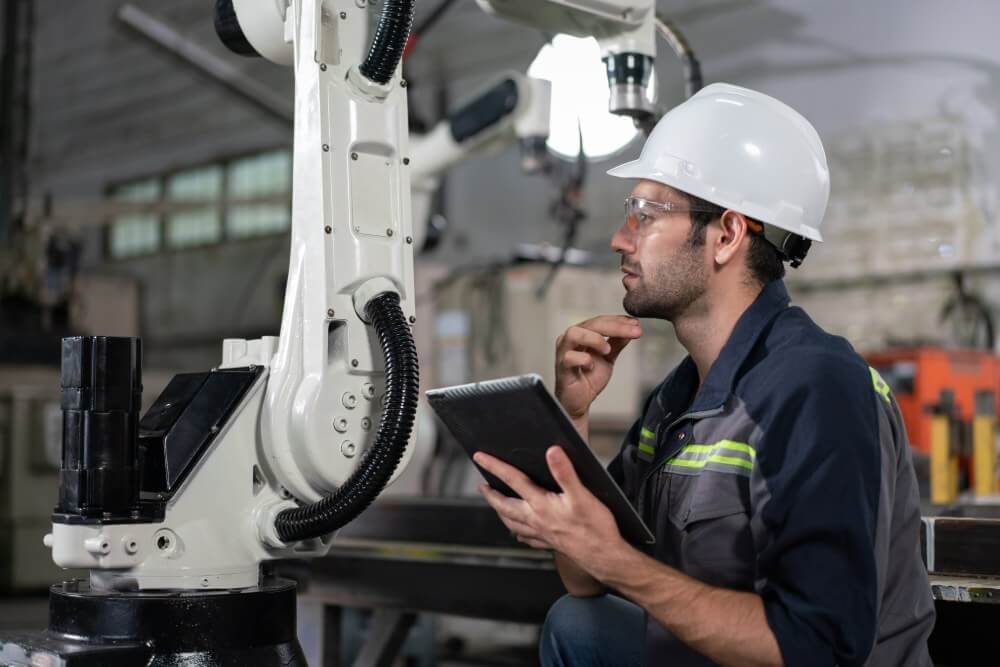Equipment Downtime Tracking Software: The Buyer's Guide for 2025