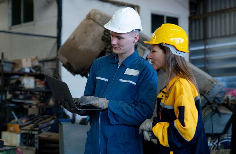 How to Manage Outsourced Maintenance Contractors Using a Mobile CMMS