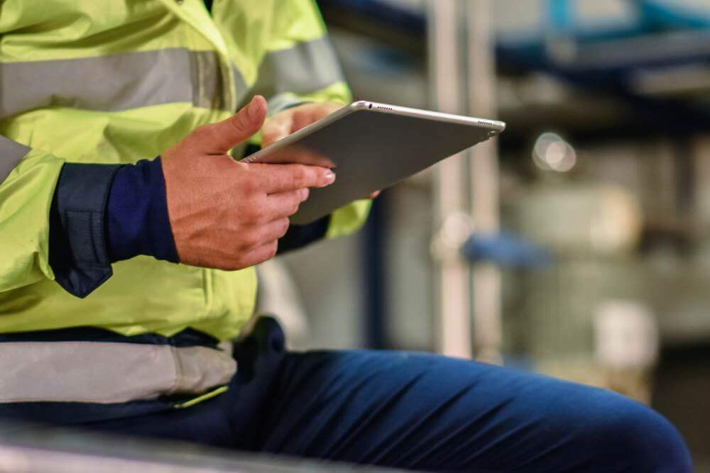 The OEE Data Collection Guide: Automated vs. Visual vs. Manual Methods