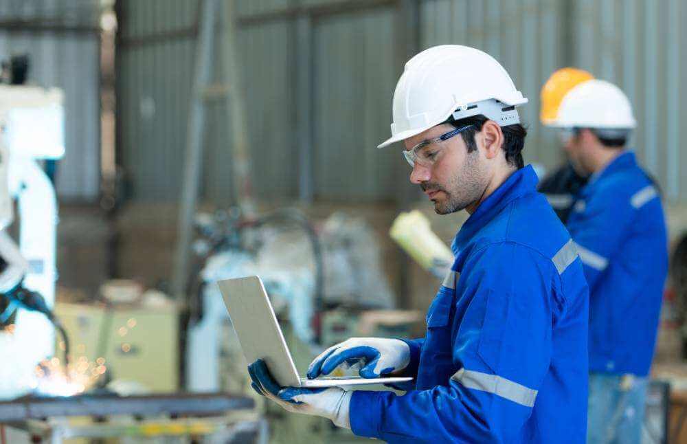 Schedule Adherence vs. Reality: Why OEE Data Must Drive the Planning Board