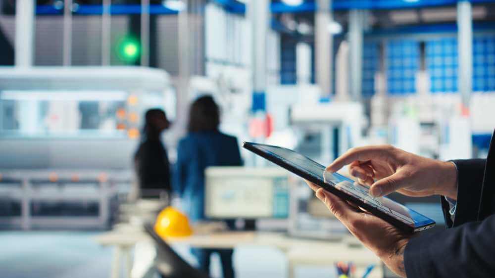 The OEE Maturity Model: How High-Speed Manufacturers Bridge the Gap from Data to Action