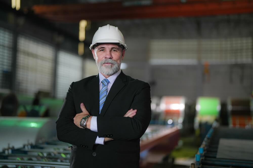 OEE vs. MES: Which is Right for Your Factory? (A 2025 Guide)