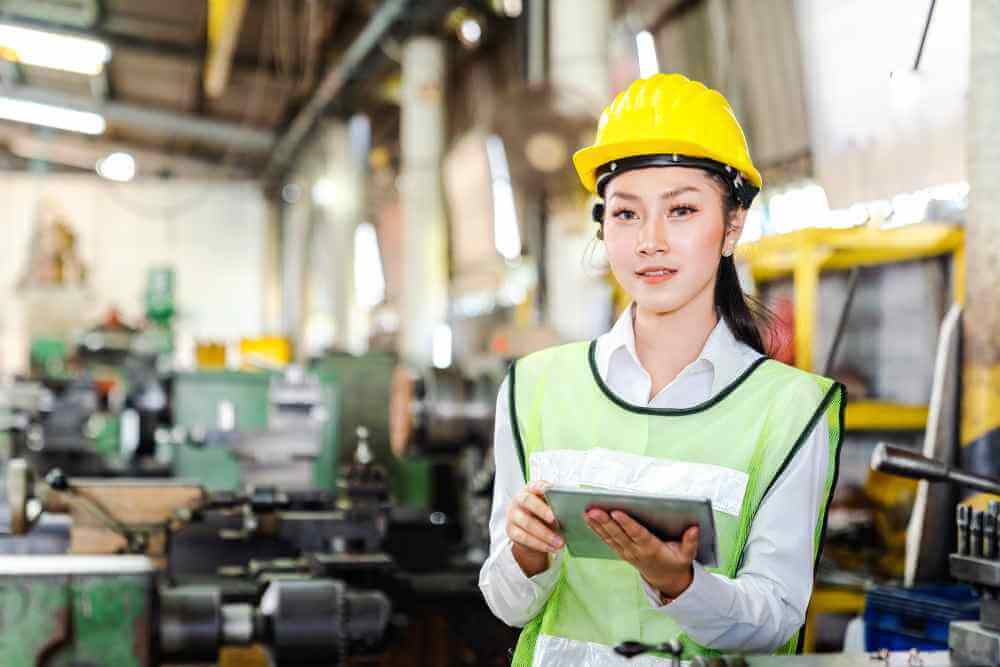 5 Reasons Your Predictive Maintenance Strategy Fails Without Native OEE Integration